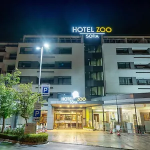 Zoo - Secured Paid Parking Szálloda